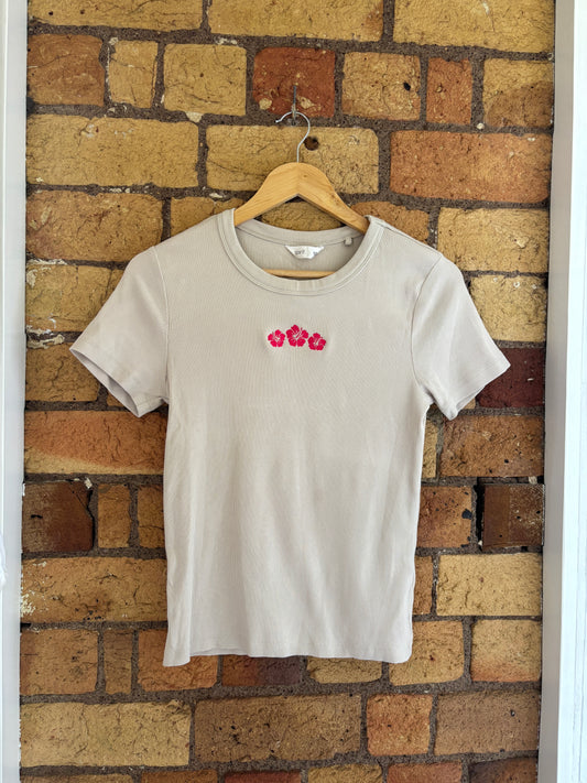 Upcycled hibiscus trio tee - oatmeal